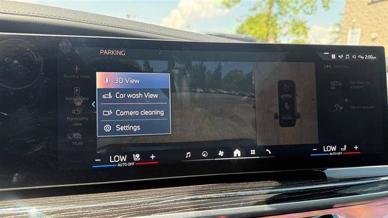 Used 2025 BMW 750e xDrive w/ Executive Package AWD/4WD image 41