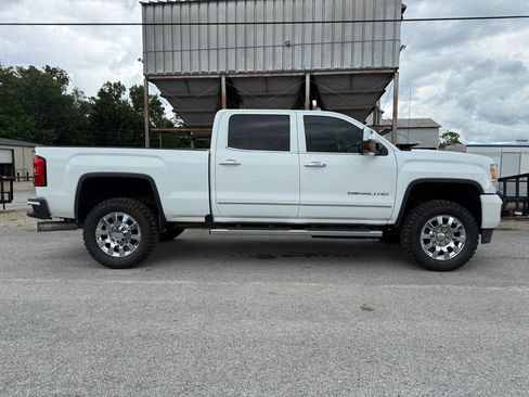 Used 2016 GMC Sierra 2500 Denali w/ Duramax Plus Package AWD/4WD image 7