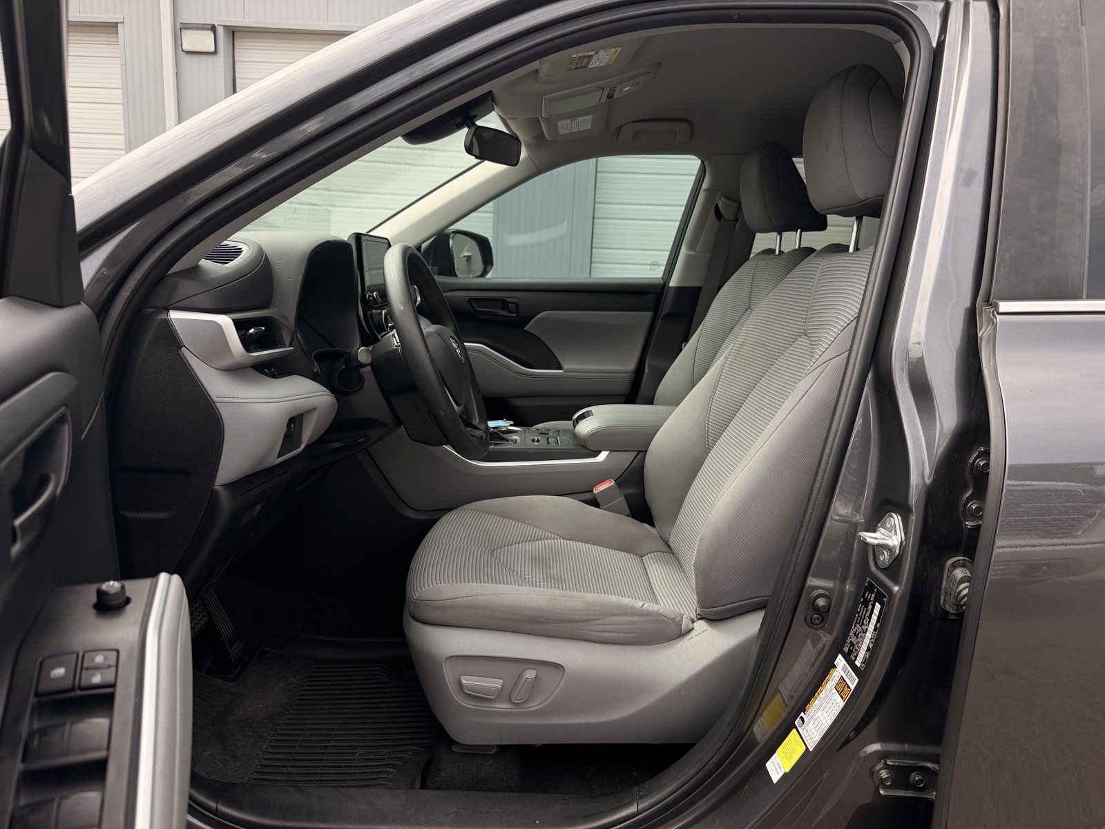 Used 2023 Toyota Highlander L AWD/4WD image 14