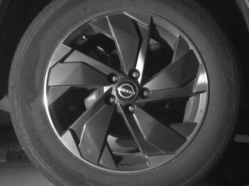 Used 2025 Nissan Rogue SV image 15