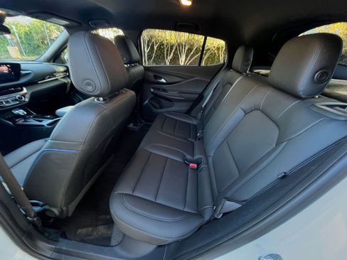 Used 2025 Buick Envista Sport Touring image 23