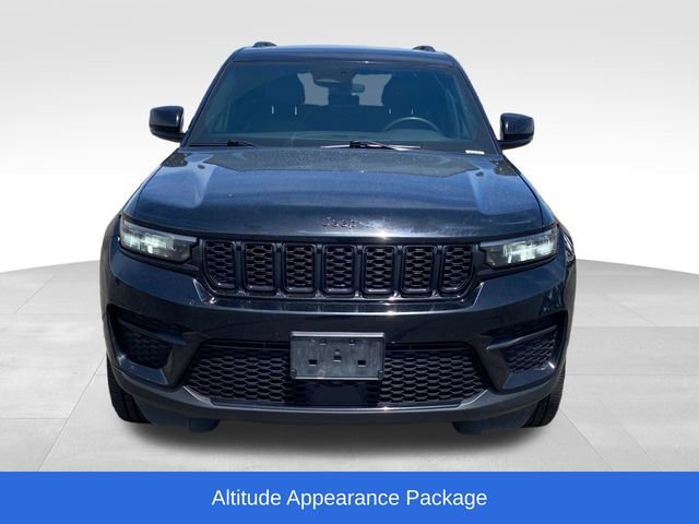 Used 2023 Jeep Grand Cherokee Altitude AWD/4WD image 2
