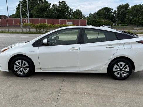 Used 2017 Toyota Prius Three w/ Advanced Technology Package FWD image 11