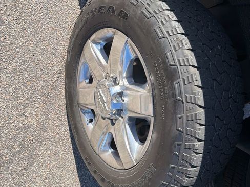 Used 2020 Chevrolet Silverado 2500 High Country w/ Technology Package image 11