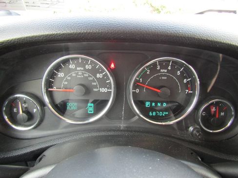 Used 2017 Jeep Wrangler Unlimited Sahara w/ Connectivity Group image 12