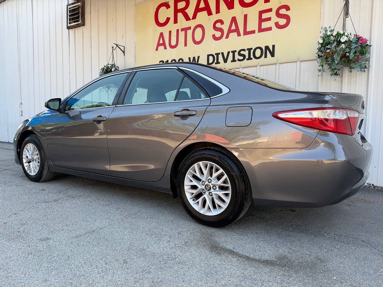 Used 2016 Toyota Camry LE FWD image 10