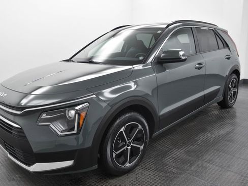 Used 2024 Kia Niro EX image 3