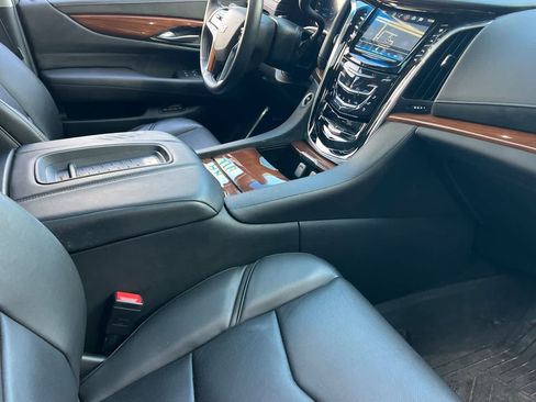 Used 2017 Cadillac Escalade Premium Luxury AWD/4WD image 19