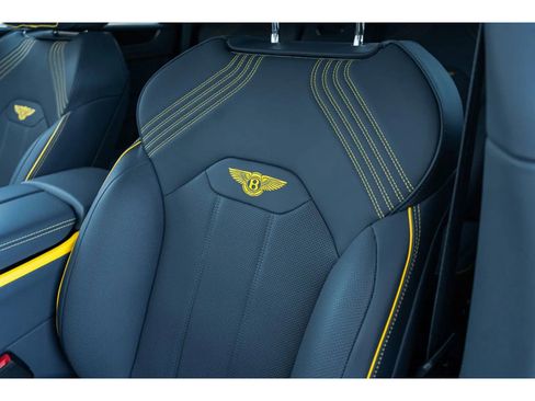 Used 2025 Bentley Bentayga image 29