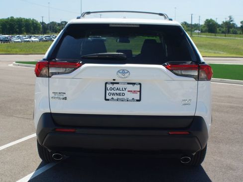 Used 2025 Toyota RAV4 XLE AWD/4WD image 3