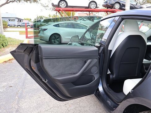 Used 2022 Tesla Model 3 image 24