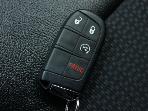 Used 2025 Jeep Compass Trailhawk w/ Trailhawk Convenience Group AWD/4WD image 50
