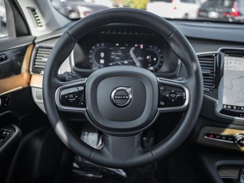 Used 2023 Volvo XC90 B6 Plus image 29