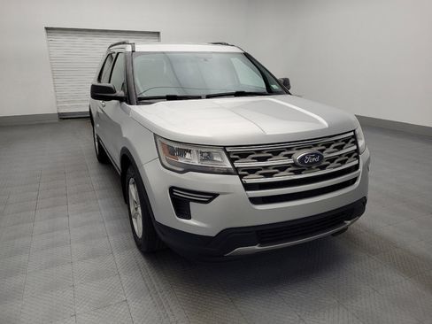 Used 2018 Ford Explorer XLT image 14