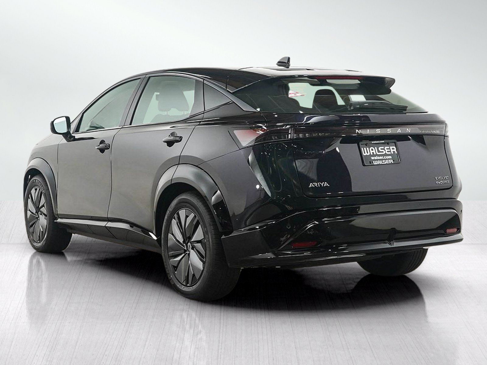 Used 2024 Nissan Ariya AWD image 3