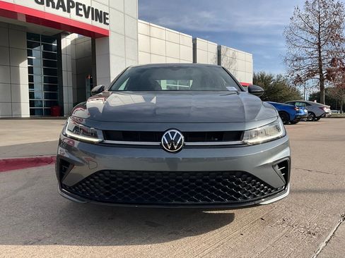 Used 2025 Volkswagen Jetta Sport image 4
