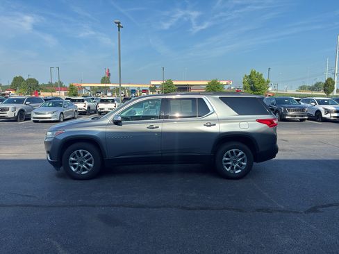 Used 2021 Chevrolet Traverse LT FWD image 3