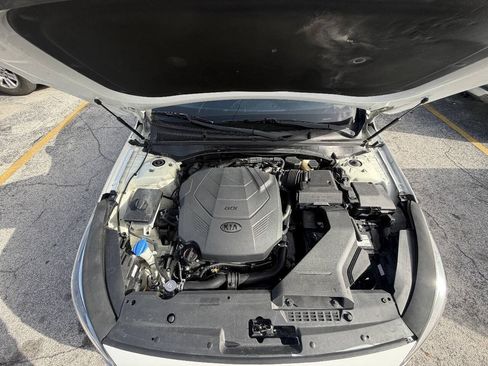 Used 2017 Kia Cadenza Premium w/ Luxury Package FWD image 31