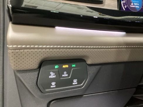 Certified 2025 Volkswagen Atlas SEL image 19