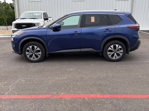 Used 2021 Nissan Rogue SV w/ Premium Package FWD image 2