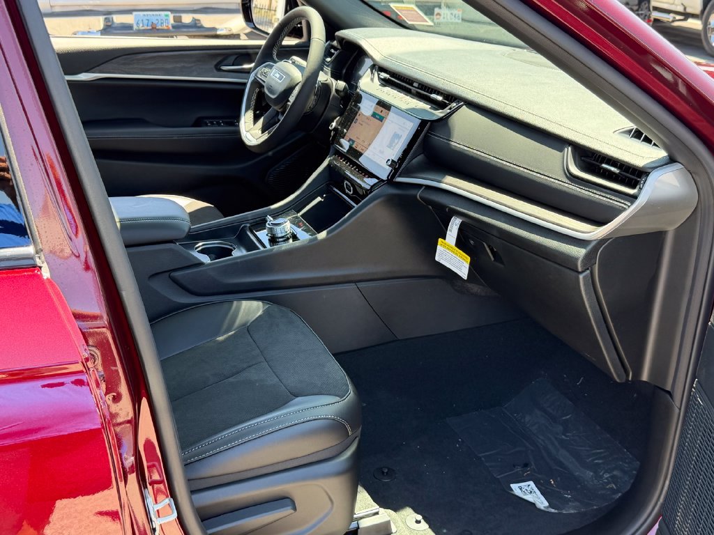 New 2026 Jeep Grand Cherokee Altitude AWD/4WD image 20