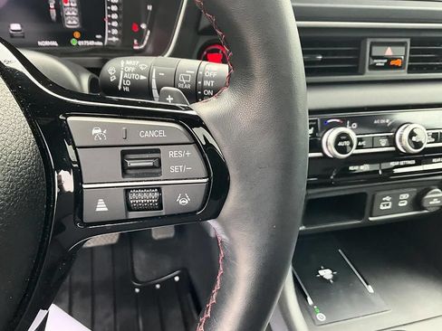 Used 2025 Honda Pilot Black Edition image 34