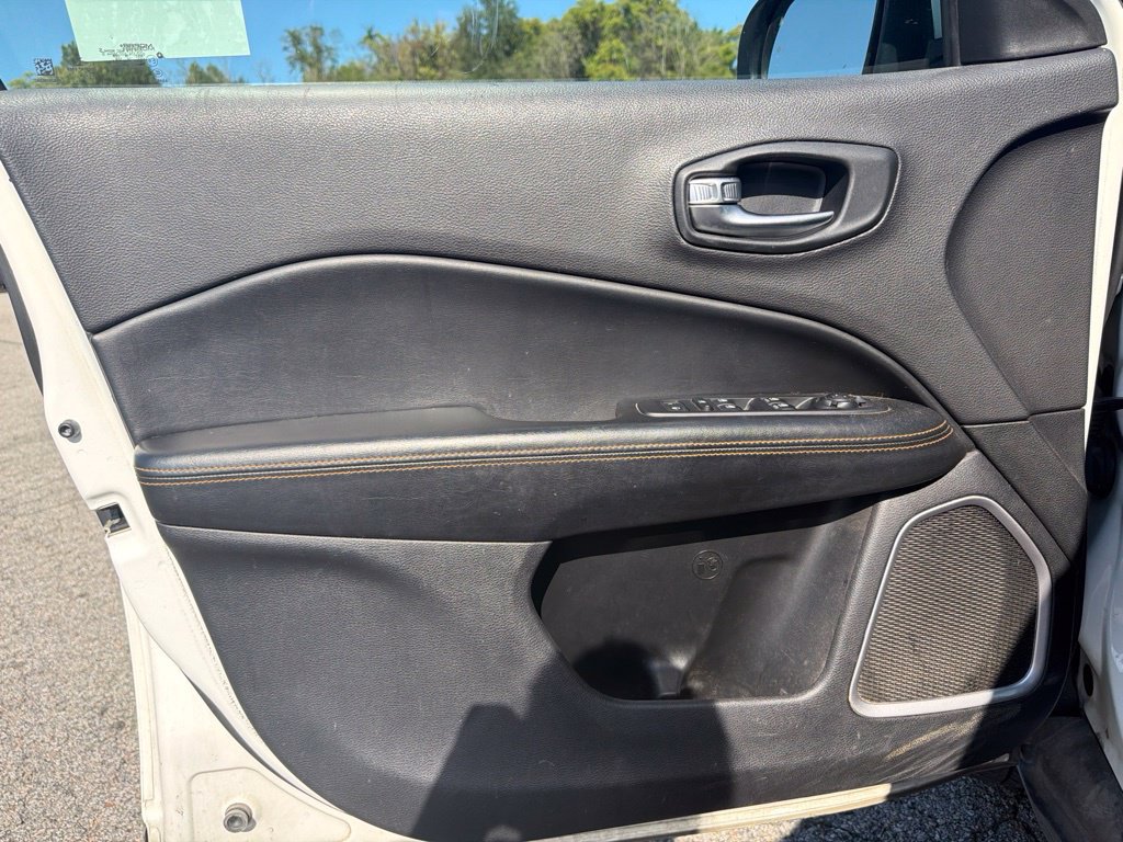 Used 2018 Jeep Compass Limited w/ Navigation Group AWD/4WD image 18