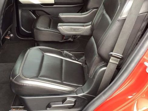 Used 2022 Ford Explorer XLT w/ Equipment Group 202A image 14