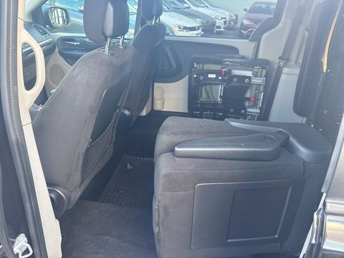 Used 2016 Dodge Grand Caravan SE w/ Quick Order Package 29E SE image 10