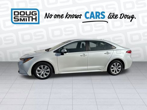 Used 2023 Toyota Corolla LE image 2