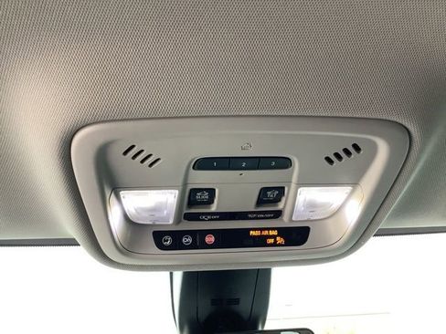 Used 2020 Chevrolet Traverse LT w/ LT Premium Package FWD image 36