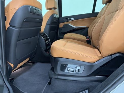 Certified 2023 BMW X7 xDrive40i w/ Premium Package image 17
