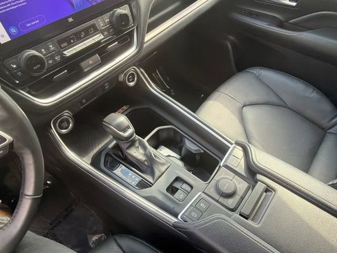 Certified 2024 Toyota Grand Highlander AWD image 42