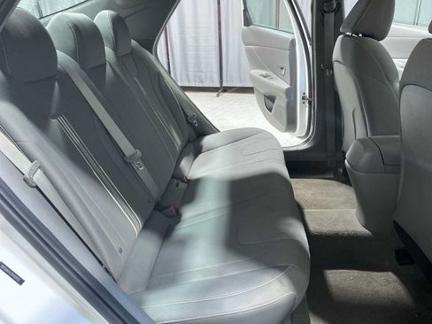 Used 2023 Hyundai Elantra SEL FWD image 13