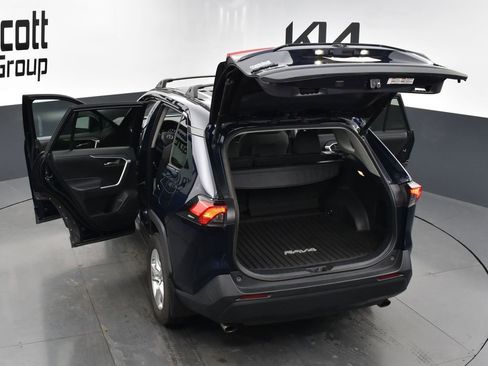 Used 2021 Toyota RAV4 XLE w/ Convenience Package image 31