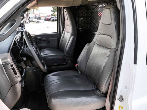 Used 2017 GMC Savana 3500 LS image 24