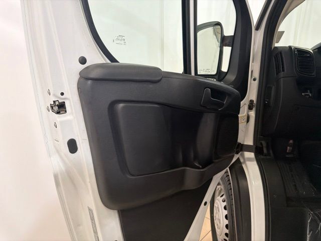 Used 2025 RAM ProMaster 2500 w/ Convenience Group FWD image 10