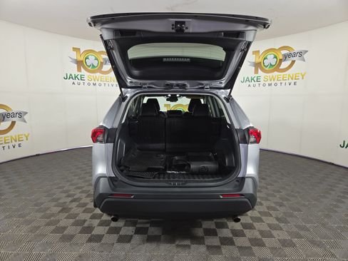 Used 2022 Toyota RAV4 LE AWD/4WD image 29