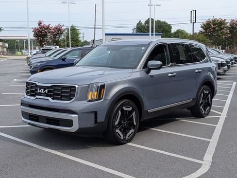 Used 2024 Kia Telluride S FWD image 7