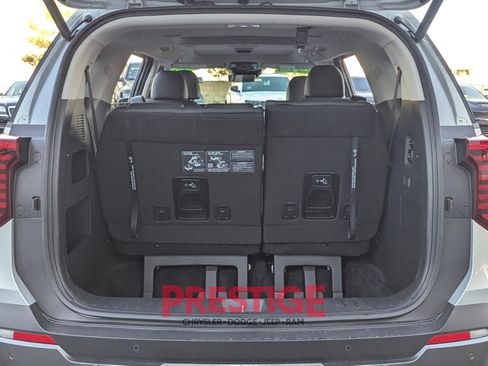Used 2025 Kia Carnival SX Prestige FWD image 8