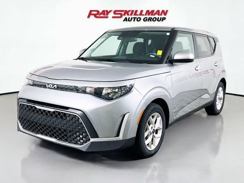 Used 2024 Kia Soul LX w/ Option Group 015 FWD image 3