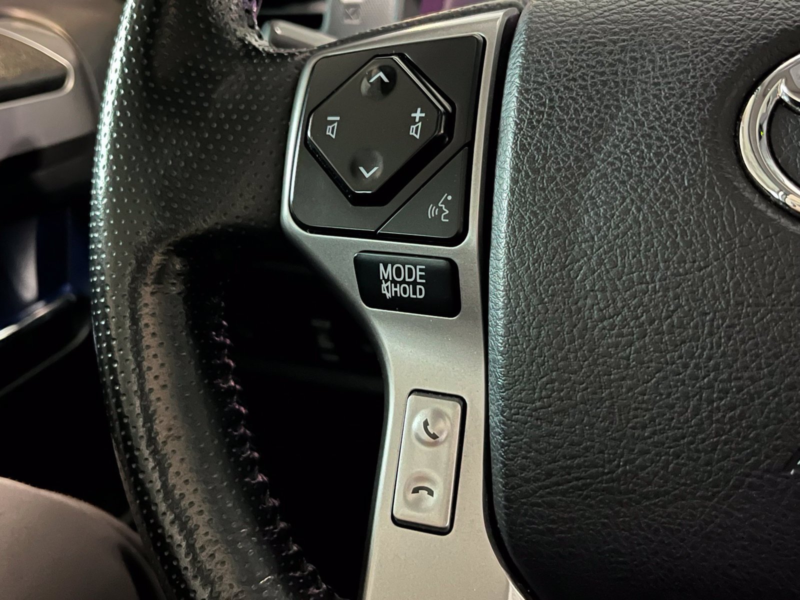 Used 2024 Toyota 4Runner Limited AWD/4WD image 33