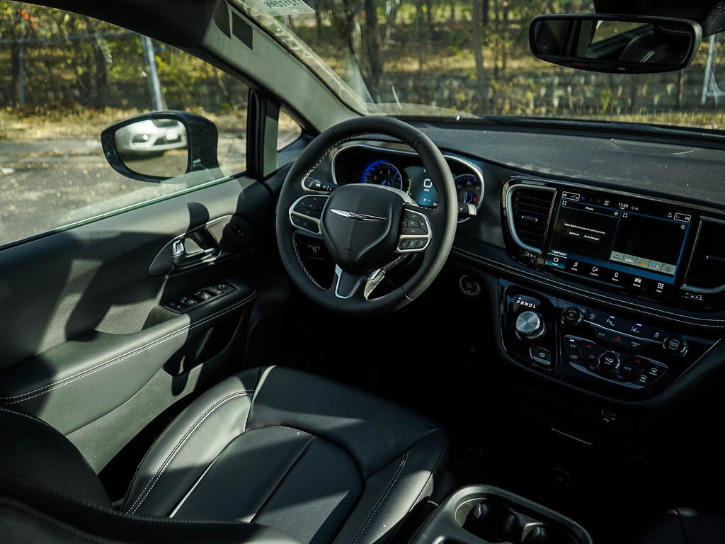 New 2026 Chrysler Pacifica Select AWD/4WD image 15