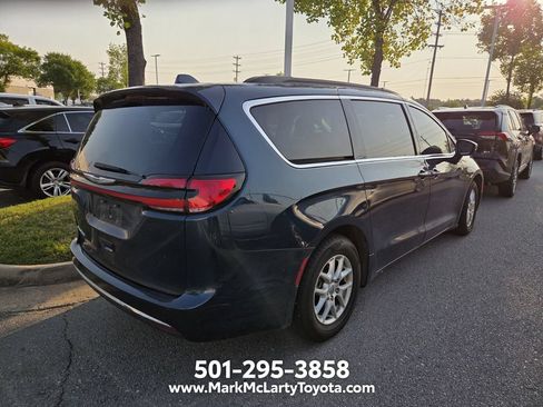 Used 2022 Chrysler Pacifica Touring-L FWD image 3