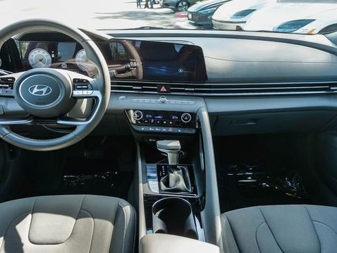 Certified 2025 Hyundai Elantra SEL FWD image 13