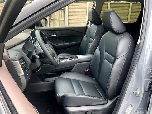 Certified 2023 Nissan Rogue SV w/ SV Premium B Package AWD/4WD image 8