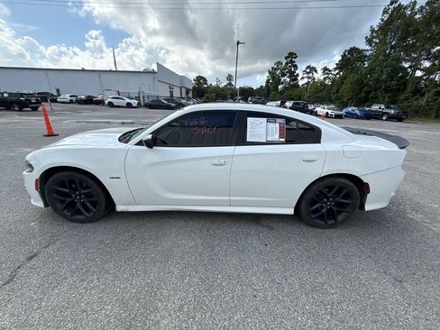 Used 2019 Dodge Charger R/T w/ Blacktop Package RWD image 5