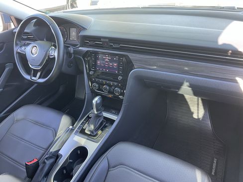 Used 2020 Volkswagen Passat 2.0T R-Line image 10