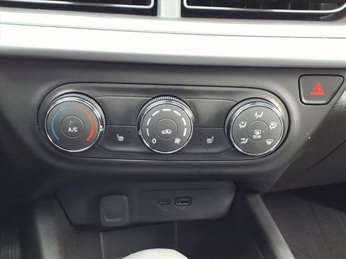 Used 2024 Chevrolet Trax RS w/ Sunroof Package image 14