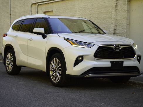 Used 2023 Toyota Highlander Platinum AWD/4WD image 8